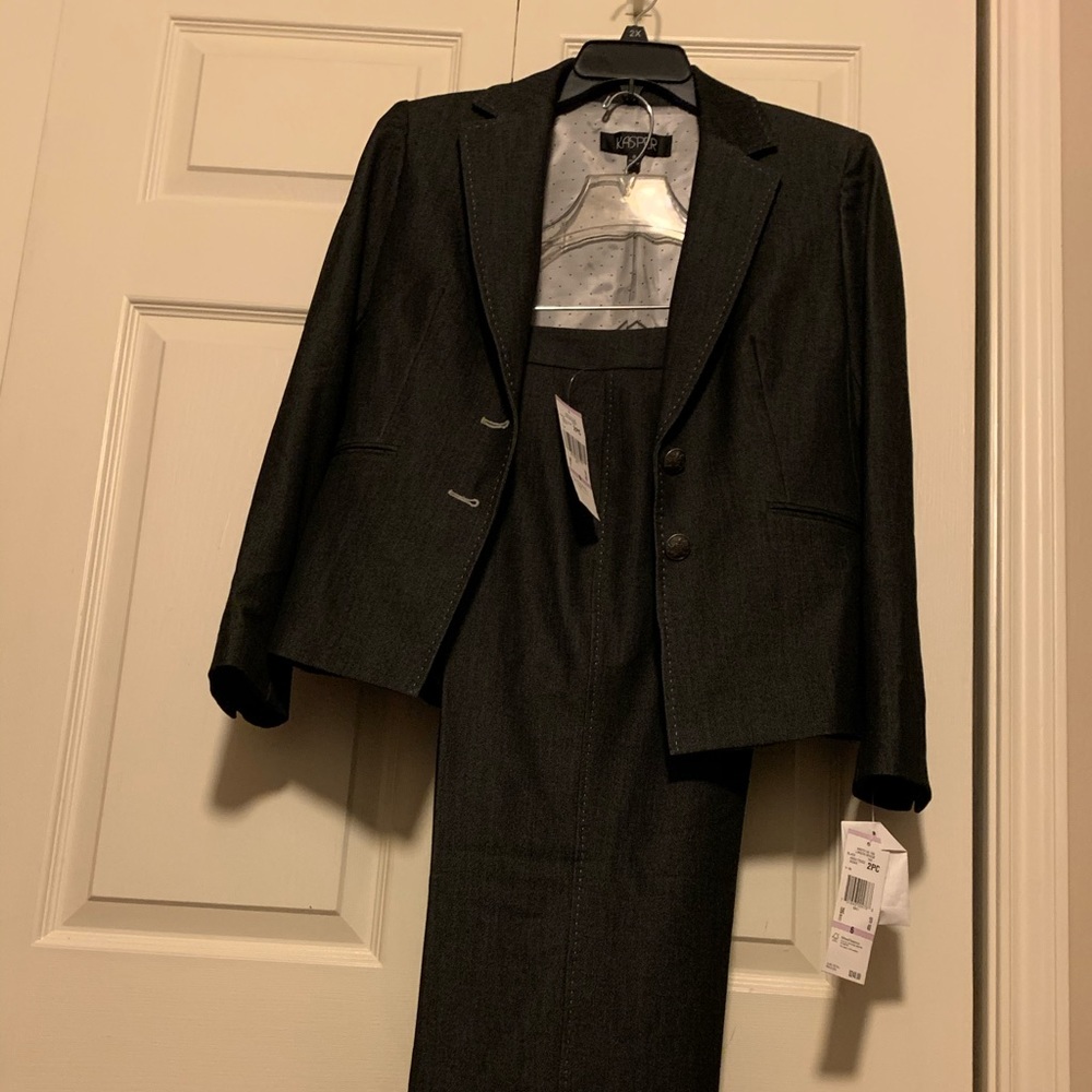 Kasper pant suit London Bridge